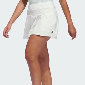 Cute adidas white tennis skirt! Built in biker shorts